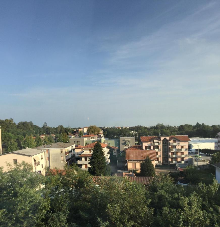 Apartamento Top-Floor Malpensa Gallarate Mxp-Airport Exterior foto
